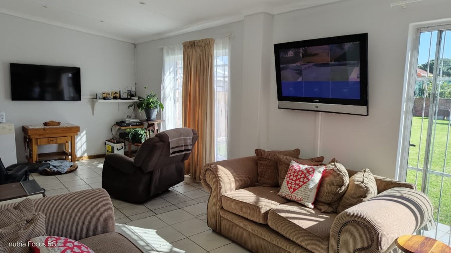 3 Bedroom Property for Sale in Wavecrest Eastern Cape
